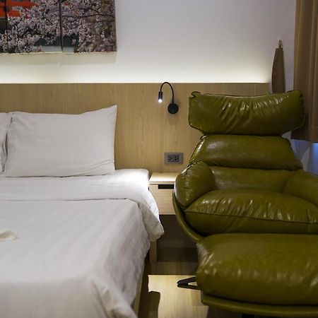 Sakura Sky Residence Банкок Екстериор снимка
