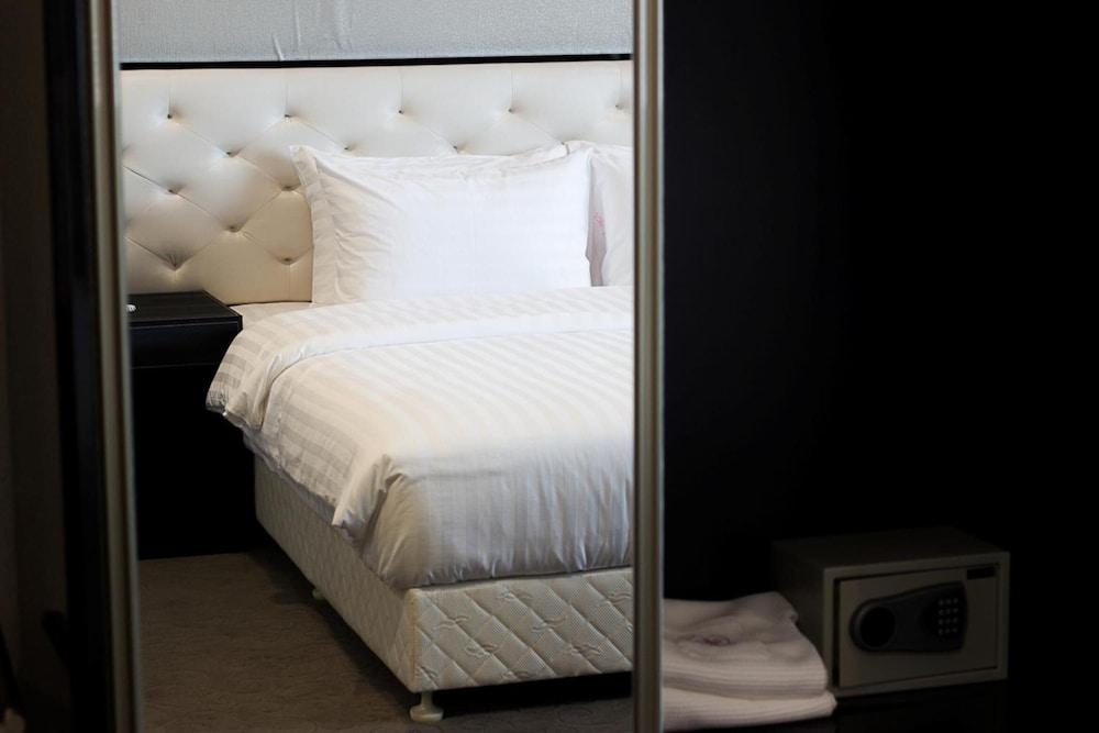 Sakura Sky Residence Банкок Екстериор снимка