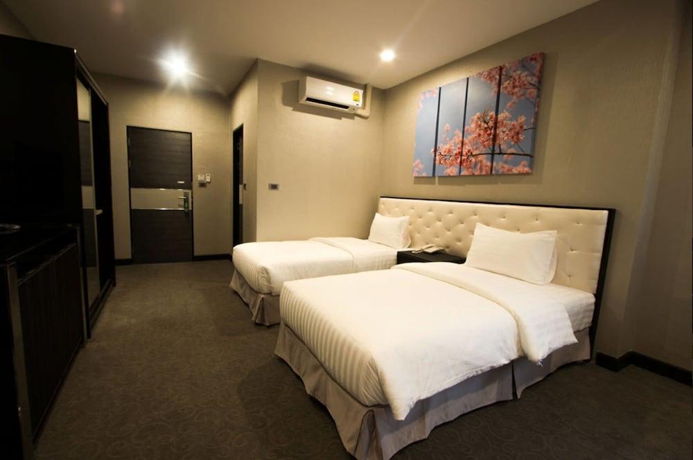 Sakura Sky Residence Банкок Екстериор снимка