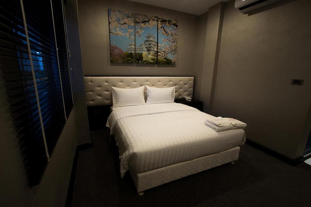 Sakura Sky Residence Банкок Екстериор снимка