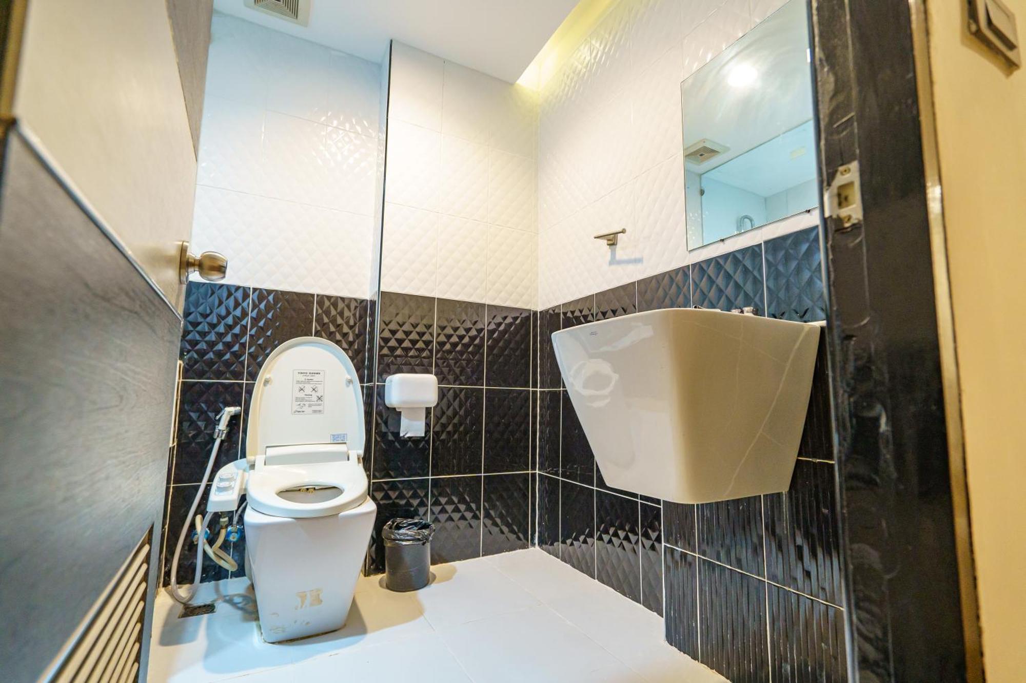 Sakura Sky Residence Банкок Стая снимка